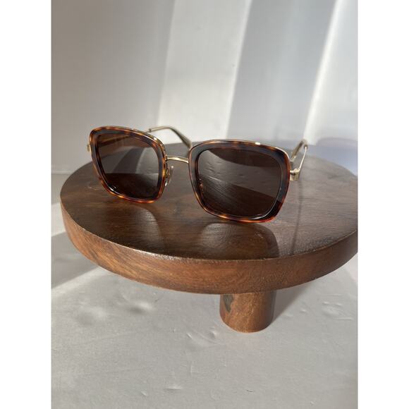 Celine cl40202u 52e Gold and Tortoise Square Frame Sunglasses 53 24 145 main image 9